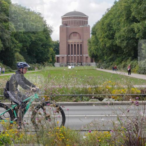 14.09.2025 - Stadtparktriathlon Michael Burmester http://msf.ph/oto/8902940 14.09.2025 13:57:53 Radfahren 1660 meine-sportfotos.de