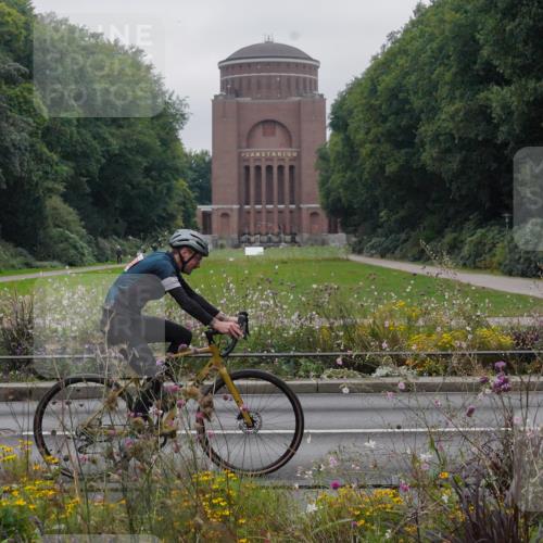 14.09.2025 - Stadtparktriathlon Michael Burmester http://msf.ph/oto/8902959 14.09.2025 10:03:28 Radfahren 589, 592 meine-sportfotos.de