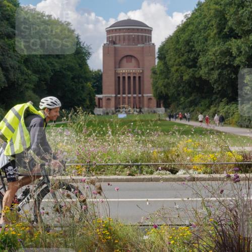 14.09.2025 - Stadtparktriathlon Michael Burmester http://msf.ph/oto/8902960 14.09.2025 14:06:48 Radfahren  meine-sportfotos.de