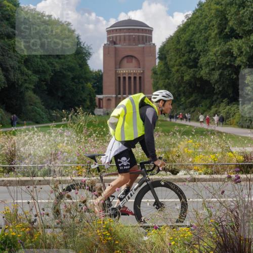 14.09.2025 - Stadtparktriathlon Michael Burmester http://msf.ph/oto/8902961 14.09.2025 14:06:49 Radfahren  meine-sportfotos.de