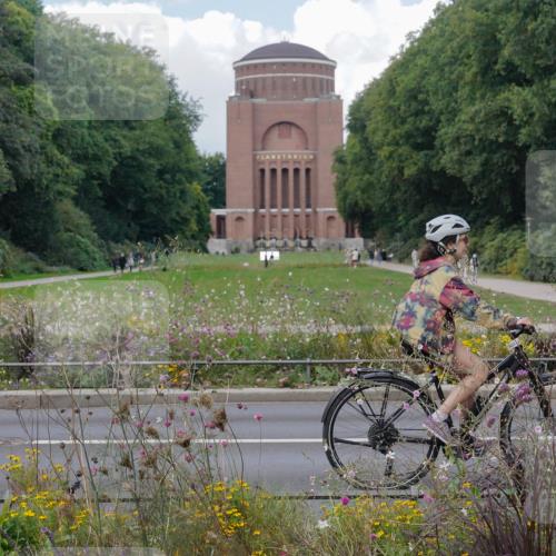 14.09.2025 - Stadtparktriathlon Michael Burmester http://msf.ph/oto/8902965 14.09.2025 14:08:05 Radfahren 1422 meine-sportfotos.de