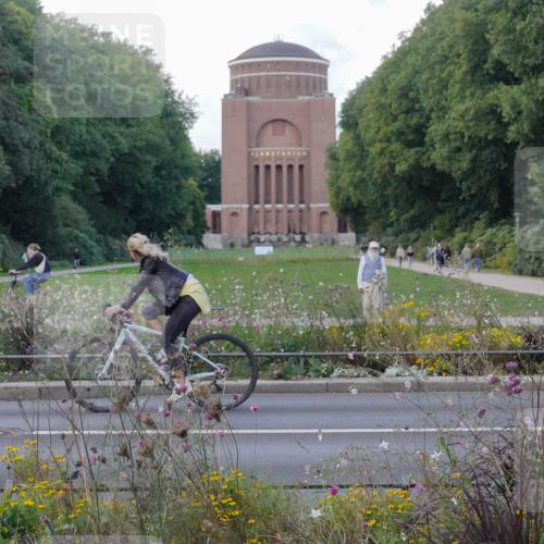 14.09.2025 - Stadtparktriathlon Michael Burmester http://msf.ph/oto/8902969 14.09.2025 14:11:53 Radfahren  meine-sportfotos.de