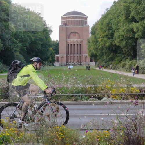 14.09.2025 - Stadtparktriathlon Michael Burmester http://msf.ph/oto/8902975 14.09.2025 14:15:21 Radfahren  meine-sportfotos.de