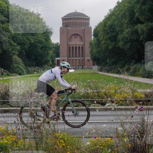 14.09.2025 - Stadtparktriathlon Michael Burmester http://msf.ph/oto/8903006 14.09.2025 10:05:19 Radfahren 549, 553, 562, 563, 586 meine-sportfotos.de