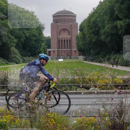 14.09.2025 - Stadtparktriathlon Michael Burmester http://msf.ph/oto/8903018 14.09.2025 10:05:44 Radfahren 610, 617 meine-sportfotos.de