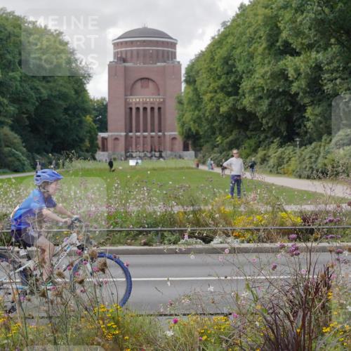 14.09.2025 - Stadtparktriathlon Michael Burmester http://msf.ph/oto/8903119 14.09.2025 14:27:08 Radfahren 1713, 1714 meine-sportfotos.de