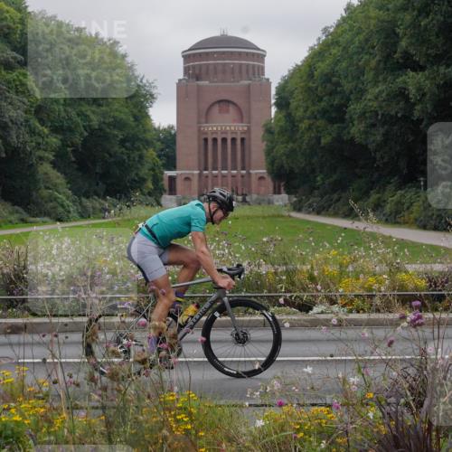 14.09.2025 - Stadtparktriathlon Michael Burmester http://msf.ph/oto/8903130 14.09.2025 10:11:07 Radfahren 530, 533, 574 meine-sportfotos.de