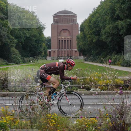 14.09.2025 - Stadtparktriathlon Michael Burmester http://msf.ph/oto/8903160 14.09.2025 10:14:02 Radfahren 548, 553 meine-sportfotos.de
