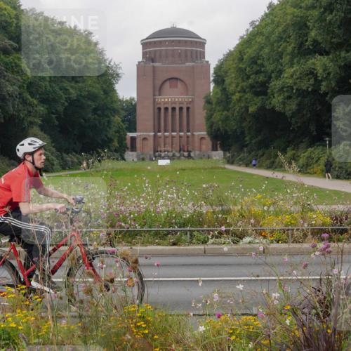 14.09.2025 - Stadtparktriathlon Michael Burmester http://msf.ph/oto/8903324 14.09.2025 10:24:36 Radfahren 537, 551, 558, 681, 683, 701 meine-sportfotos.de