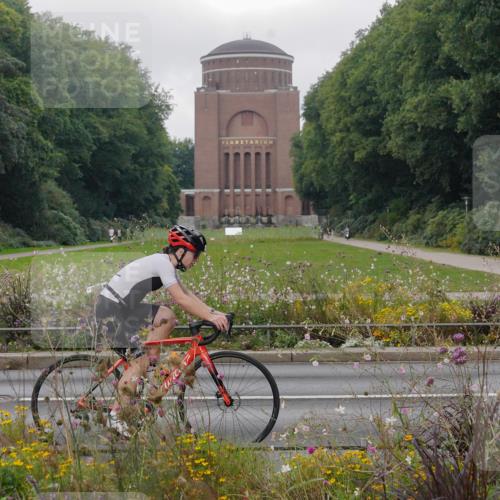 14.09.2025 - Stadtparktriathlon Michael Burmester http://msf.ph/oto/8903461 14.09.2025 10:33:29 Radfahren 662 meine-sportfotos.de