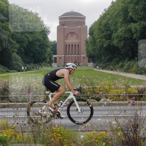 14.09.2025 - Stadtparktriathlon Michael Burmester http://msf.ph/oto/8903465 14.09.2025 10:33:50 Radfahren 557, 638, 665, 674, 735 meine-sportfotos.de