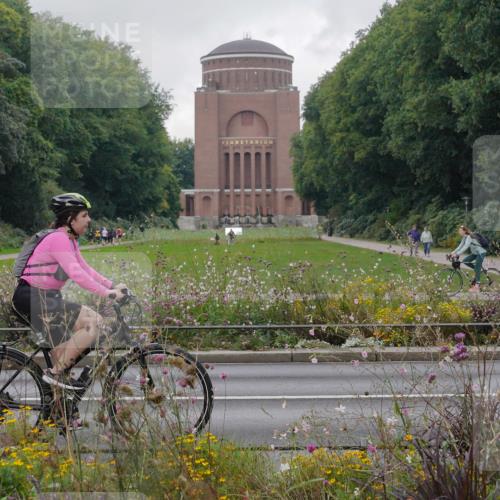 14.09.2025 - Stadtparktriathlon Michael Burmester http://msf.ph/oto/8903481 14.09.2025 10:35:15 Radfahren 536, 671, 679 meine-sportfotos.de
