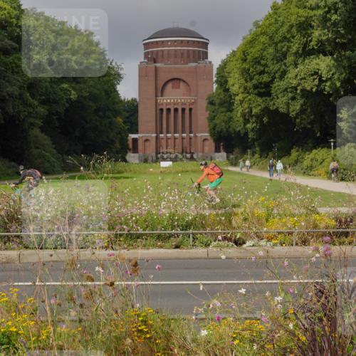 14.09.2025 - Stadtparktriathlon Michael Burmester http://msf.ph/oto/8903597 14.09.2025 10:40:25 Radfahren 626, 714, 807, 818 meine-sportfotos.de