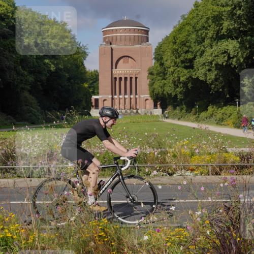 14.09.2025 - Stadtparktriathlon Michael Burmester http://msf.ph/oto/8903726 14.09.2025 10:43:58 Radfahren 737 meine-sportfotos.de