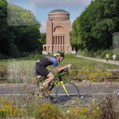 14.09.2025 - Stadtparktriathlon Michael Burmester http://msf.ph/oto/8903932 14.09.2025 10:55:34 Radfahren 762, 770 meine-sportfotos.de