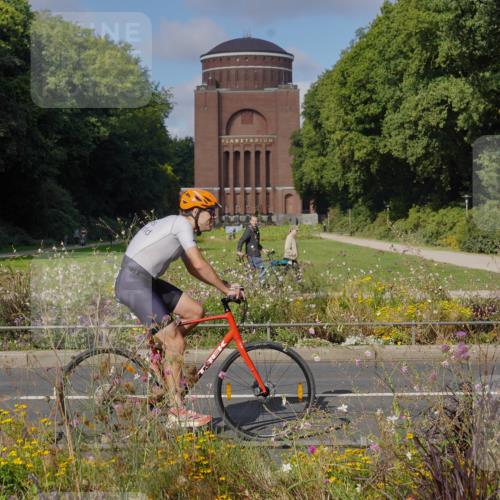 14.09.2025 - Stadtparktriathlon Michael Burmester http://msf.ph/oto/8903943 14.09.2025 10:56:21 Radfahren 645, 756, 760, 888 meine-sportfotos.de