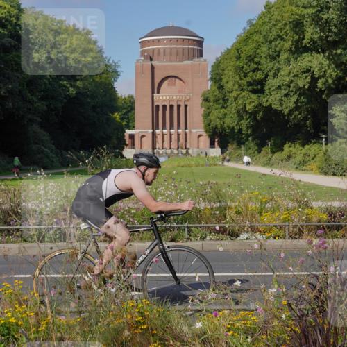 14.09.2025 - Stadtparktriathlon Michael Burmester http://msf.ph/oto/8904019 14.09.2025 10:59:39 Radfahren 698, 785 meine-sportfotos.de