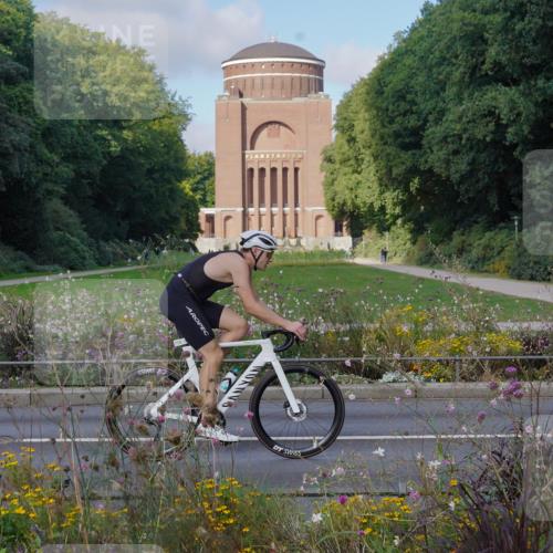 14.09.2025 - Stadtparktriathlon Michael Burmester http://msf.ph/oto/8904043 14.09.2025 11:00:51 Radfahren 716, 724, 735, 805, 865, 918 meine-sportfotos.de