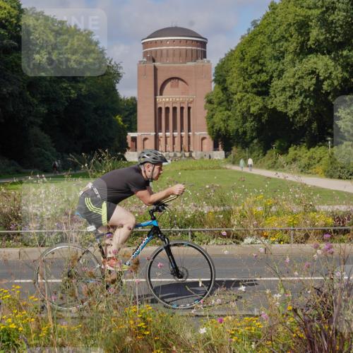 14.09.2025 - Stadtparktriathlon Michael Burmester http://msf.ph/oto/8904150 14.09.2025 11:06:00 Radfahren 727, 743, 750, 848, 897 meine-sportfotos.de