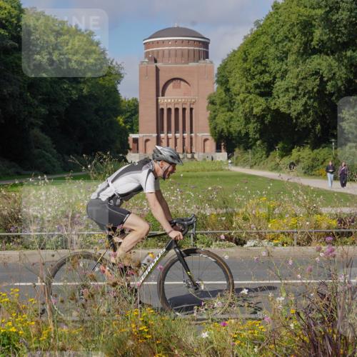 14.09.2025 - Stadtparktriathlon Michael Burmester http://msf.ph/oto/8904189 14.09.2025 11:08:17 Radfahren 758, 839, 878, 892, 915, 918 meine-sportfotos.de