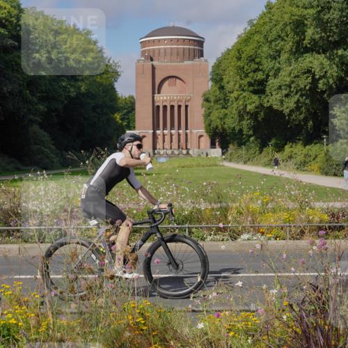 14.09.2025 - Stadtparktriathlon Michael Burmester http://msf.ph/oto/8904192 14.09.2025 11:08:23 Radfahren 758, 839, 878, 918 meine-sportfotos.de