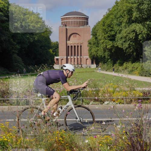 14.09.2025 - Stadtparktriathlon Michael Burmester http://msf.ph/oto/8904195 14.09.2025 11:08:40 Radfahren 842, 880, 901 meine-sportfotos.de