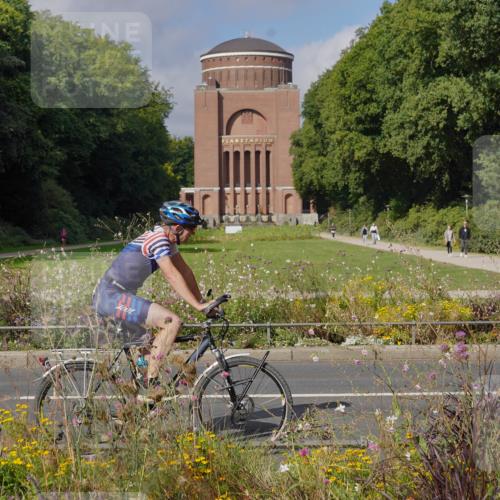 14.09.2025 - Stadtparktriathlon Michael Burmester http://msf.ph/oto/8904220 14.09.2025 11:10:16 Radfahren 732, 762, 806, 868, 877 meine-sportfotos.de