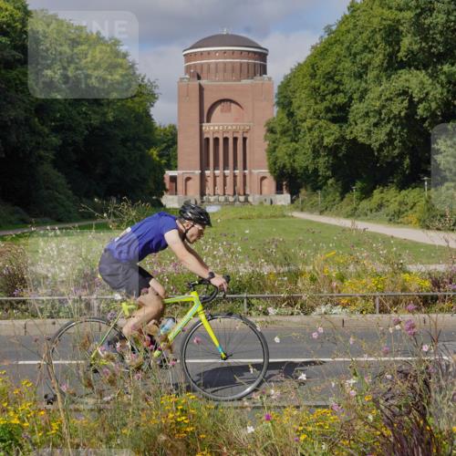 14.09.2025 - Stadtparktriathlon Michael Burmester http://msf.ph/oto/8904234 14.09.2025 11:11:41 Radfahren 740, 792, 822, 911, 914 meine-sportfotos.de