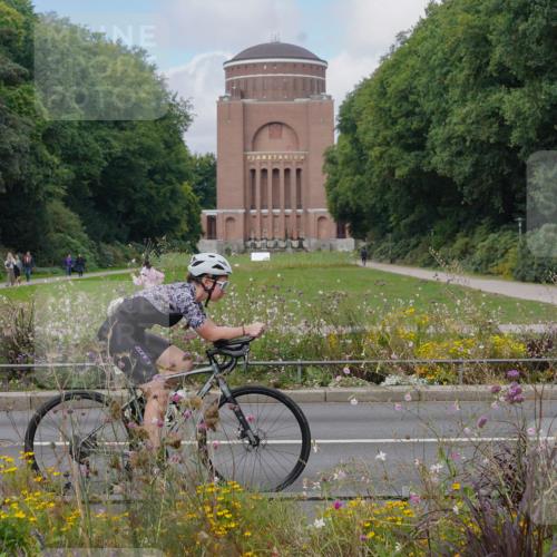 14.09.2025 - Stadtparktriathlon Michael Burmester http://msf.ph/oto/8904340 14.09.2025 11:18:32 Radfahren 868, 934, 935, 951, 976, 993, 1015 meine-sportfotos.de