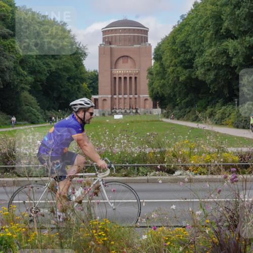 14.09.2025 - Stadtparktriathlon Michael Burmester http://msf.ph/oto/8904359 14.09.2025 11:19:29 Radfahren 846, 890, 905, 916, 942, 979 meine-sportfotos.de