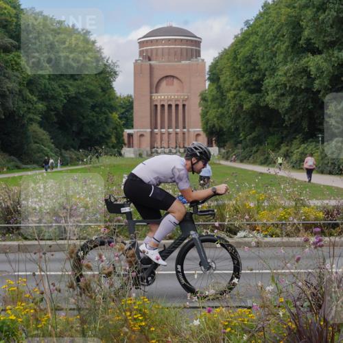14.09.2025 - Stadtparktriathlon Michael Burmester http://msf.ph/oto/8904366 14.09.2025 11:19:53 Radfahren 825, 836, 867, 898, 1009, 1020 meine-sportfotos.de