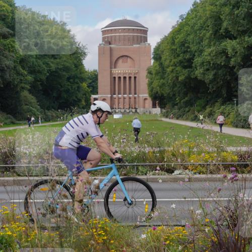14.09.2025 - Stadtparktriathlon Michael Burmester http://msf.ph/oto/8904367 14.09.2025 11:19:56 Radfahren 825, 836, 841, 867, 990 meine-sportfotos.de