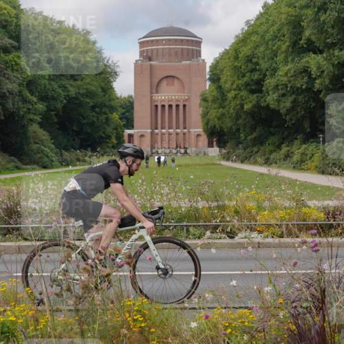 14.09.2025 - Stadtparktriathlon Michael Burmester http://msf.ph/oto/8904464 14.09.2025 11:25:02 Radfahren 839, 843 meine-sportfotos.de