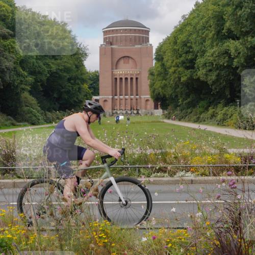 14.09.2025 - Stadtparktriathlon Michael Burmester http://msf.ph/oto/8904465 14.09.2025 11:25:05 Radfahren 839, 843 meine-sportfotos.de