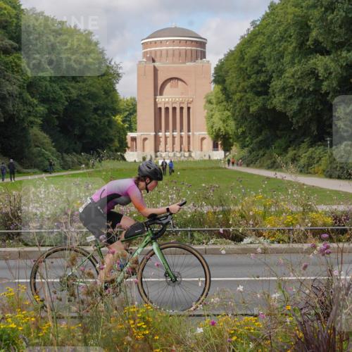 14.09.2025 - Stadtparktriathlon Michael Burmester http://msf.ph/oto/8904482 14.09.2025 11:26:31 Radfahren 846, 902, 926, 931, 934, 942, 976, 1015 meine-sportfotos.de