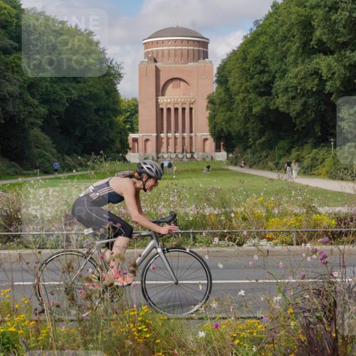14.09.2025 - Stadtparktriathlon Michael Burmester http://msf.ph/oto/8904599 14.09.2025 11:34:03 Radfahren 911, 942, 1015, 1036 meine-sportfotos.de