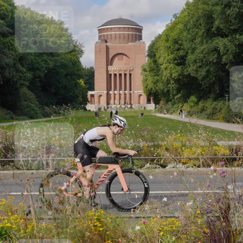 14.09.2025 - Stadtparktriathlon Michael Burmester http://msf.ph/oto/8904604 14.09.2025 11:34:23 Radfahren 934, 935 meine-sportfotos.de