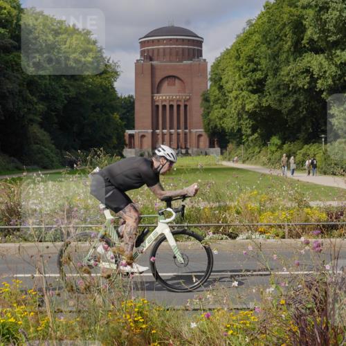 14.09.2025 - Stadtparktriathlon Michael Burmester http://msf.ph/oto/8904651 14.09.2025 11:37:08 Radfahren 975, 1027, 1048 meine-sportfotos.de