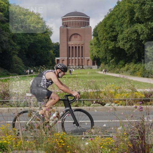 14.09.2025 - Stadtparktriathlon Michael Burmester http://msf.ph/oto/8904665 14.09.2025 11:38:01 Radfahren 963, 987, 1033, 1064, 1080, 1102 meine-sportfotos.de