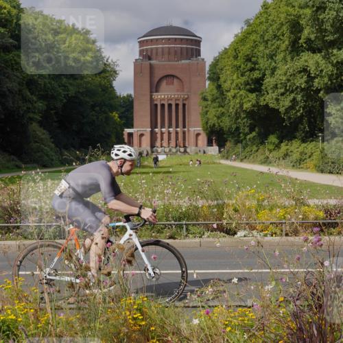 14.09.2025 - Stadtparktriathlon Michael Burmester http://msf.ph/oto/8904708 14.09.2025 11:40:05 Radfahren 822, 945, 1053, 1056 meine-sportfotos.de