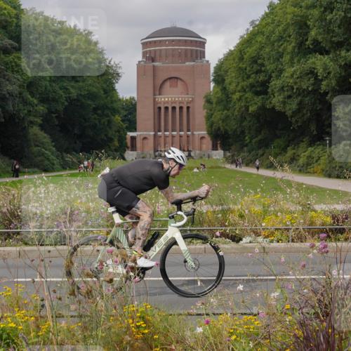 14.09.2025 - Stadtparktriathlon Michael Burmester http://msf.ph/oto/8904788 14.09.2025 11:44:10 Radfahren 925, 996, 1027, 1115 meine-sportfotos.de
