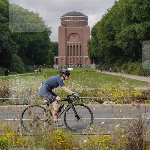 14.09.2025 - Stadtparktriathlon Michael Burmester http://msf.ph/oto/8904789 14.09.2025 11:44:11 Radfahren 925, 996, 1027, 1115 meine-sportfotos.de