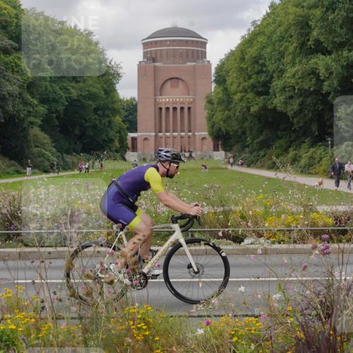 14.09.2025 - Stadtparktriathlon Michael Burmester http://msf.ph/oto/8904811 14.09.2025 11:45:13 Radfahren 1054 meine-sportfotos.de