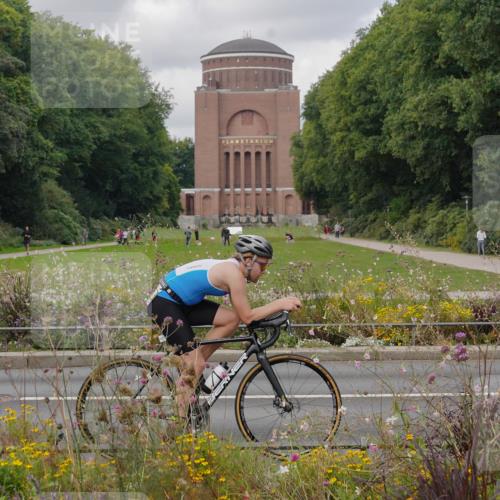 14.09.2025 - Stadtparktriathlon Michael Burmester http://msf.ph/oto/8904813 14.09.2025 11:45:28 Radfahren 963, 1033, 1039, 1064, 1078 meine-sportfotos.de