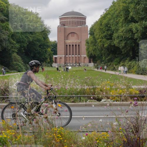 14.09.2025 - Stadtparktriathlon Michael Burmester http://msf.ph/oto/8904820 14.09.2025 11:46:02 Radfahren 837, 924, 1047 meine-sportfotos.de