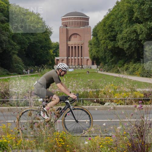 14.09.2025 - Stadtparktriathlon Michael Burmester http://msf.ph/oto/8904854 14.09.2025 11:47:56 Radfahren 949, 952, 1049, 1056 meine-sportfotos.de