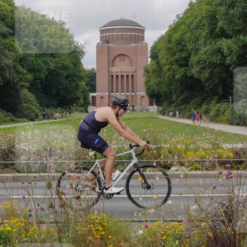 14.09.2025 - Stadtparktriathlon Michael Burmester http://msf.ph/oto/8904907 14.09.2025 11:50:44 Radfahren 986, 990, 1029, 1109 meine-sportfotos.de