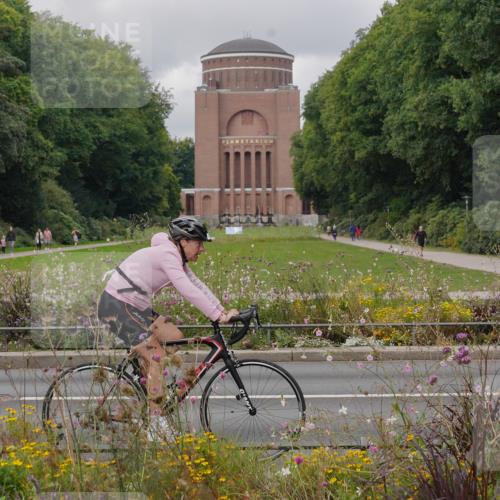 14.09.2025 - Stadtparktriathlon Michael Burmester http://msf.ph/oto/8904919 14.09.2025 11:51:15 Radfahren 962, 974, 976, 1057, 1083, 1097, 1101 meine-sportfotos.de