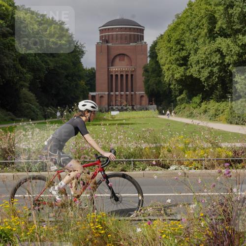 14.09.2025 - Stadtparktriathlon Michael Burmester http://msf.ph/oto/8905006 14.09.2025 11:55:56 Radfahren 937, 984, 998, 1076 meine-sportfotos.de