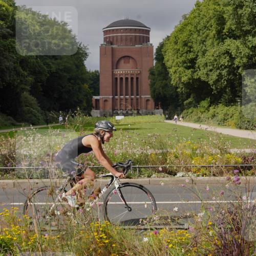 14.09.2025 - Stadtparktriathlon Michael Burmester http://msf.ph/oto/8905007 14.09.2025 11:55:57 Radfahren 937, 984, 998, 1076 meine-sportfotos.de